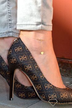 Złota bransoletka na nogę zakończona serduszkiem BR 4630. Bransoletki na nogę to ozdoby na kostkę, szczególnie lubiane przez kobiety podczas wakacji (2).JPG